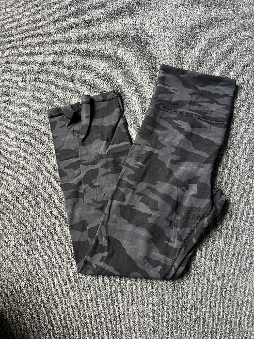 Athleta Women’s Black & Gray Camo Leggings